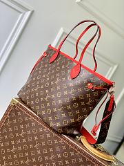 Fortok Louis Vuitton Neverfull Bandoulière Upside Down MM Sari Red 28 x 14 x 31 cm - 4