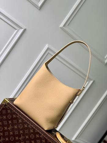 Fortok Louis Vuitton Low Key Hobo Beige 24 x 28 x 16 cm 