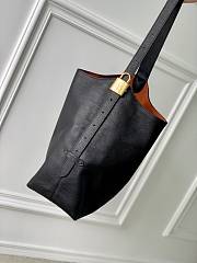 Fortok Louis Vuitton Low Key Hobo Black 31 x 35 x 18 cm - 4