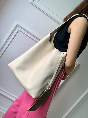 Fortok Louis Vuitton Low Key Hobo White 31 x 35 x 18 cm
