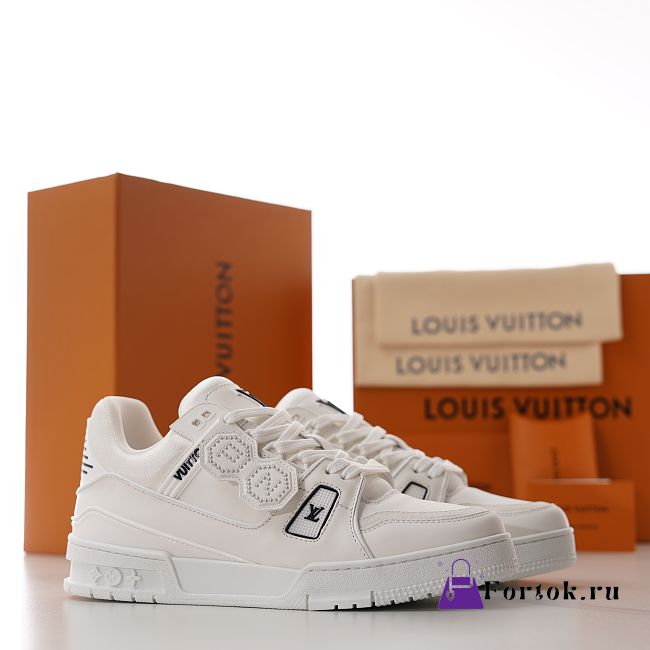 Fortok Louis Vuitton LV Trainer Sneaker 1AIKR6 White - 1