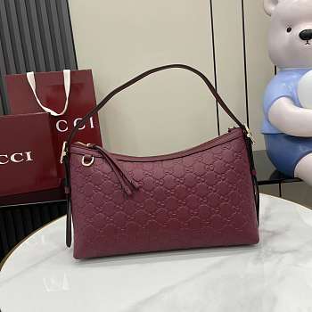 Fortok Gucci GG Emblem Medium Shoulder Bag Leather Rouge 30 x 19 x 11cm