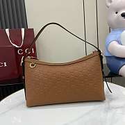 Fortok Gucci GG Emblem Medium Shoulder Bag Leather Brown 30 x 19 x 11cm - 1