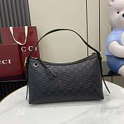 Fortok Gucci GG Emblem Medium Shoulder Bag Leather Black 30 x 19 x 11cm - 1