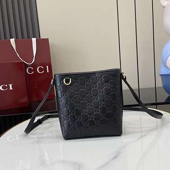 Fortok Gucci GG Mini Emblem shoulder bag Black 15 x 18 x 8 cm