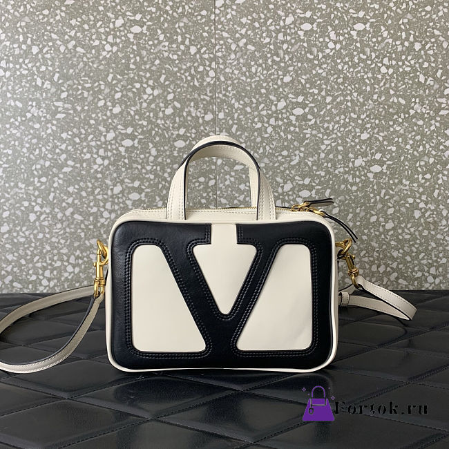 Fortok Valentino Garavani Viva Superstar Nappa Leather Handbag With Top Handle Uni 23x16x8cm - 1