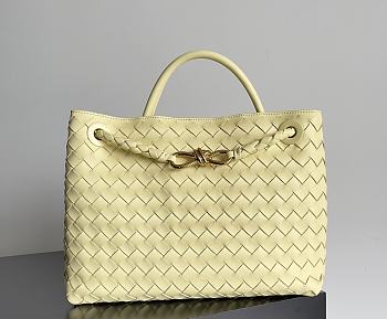 Fortok Bottega Veneta Womens Andiamo Baby Yellow 32*24*12cm   