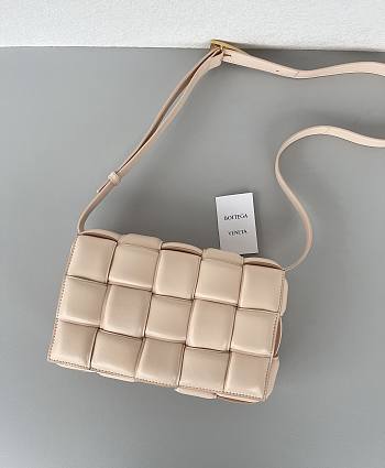 Fortok Bottega Veneta Cassette Padded Bag Beige 26x18x8cm