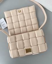 Fortok Bottega Veneta Cassette Padded Bag Beige 26x18x8cm - 5
