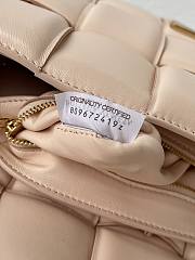 Fortok Bottega Veneta Cassette Padded Bag Beige 26x18x8cm - 4
