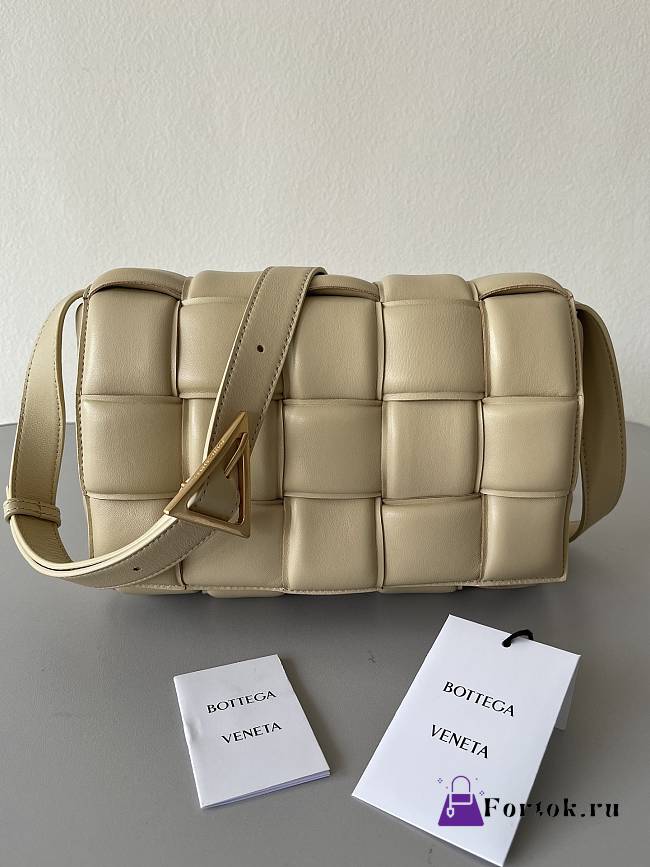 Fortok Bottega Veneta Cassette Padded Bag Sage Beige 26x18x8cm - 1