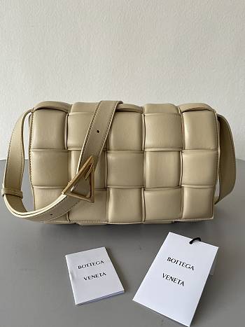 Fortok Bottega Veneta Cassette Padded Bag Sage Beige 26x18x8cm