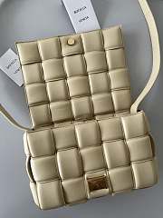 Fortok Bottega Veneta Cassette Padded Bag Sage Beige 26x18x8cm - 3