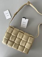 Fortok Bottega Veneta Cassette Padded Bag Sage Beige 26x18x8cm - 2
