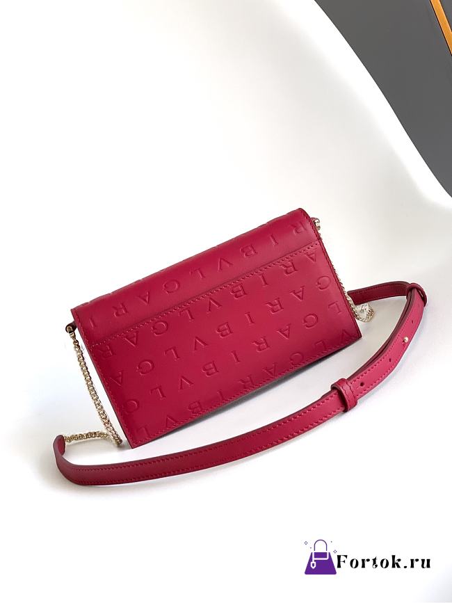Fortok Bvlgari Logo Chain Wallet in Rouge 19 X 10.5 X 4.5cm - 1