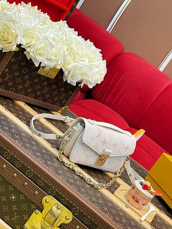Fortok Louis Vuitton Pochette Métis East West M25682 21.5x13.5x6cm