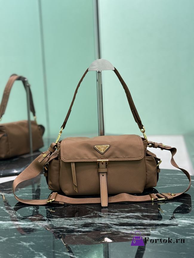Fortok Prada Explore medium Re-Nylon shoulder bag with flap Brown 30 x 10 x 14 cm - 1