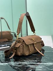 Fortok Prada Explore medium Re-Nylon shoulder bag with flap Brown 30 x 10 x 14 cm - 4