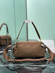 Fortok Prada Explore medium Re-Nylon shoulder bag with flap Brown 30 x 10 x 14 cm - 2