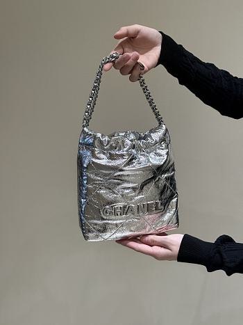 Fortok CHANEL 22 Mini Handbag Crinkled Metallic Leather Silver 19 x 20 x 6cm