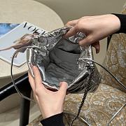 Fortok CHANEL 22 Mini Handbag Crinkled Metallic Leather Silver 19 x 20 x 6cm - 4
