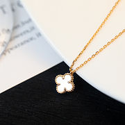 Fortok Van Cleef & Arpels Sweet Alhambra pendant Neckalce In yellow gold, Mother-of-pearl - 3