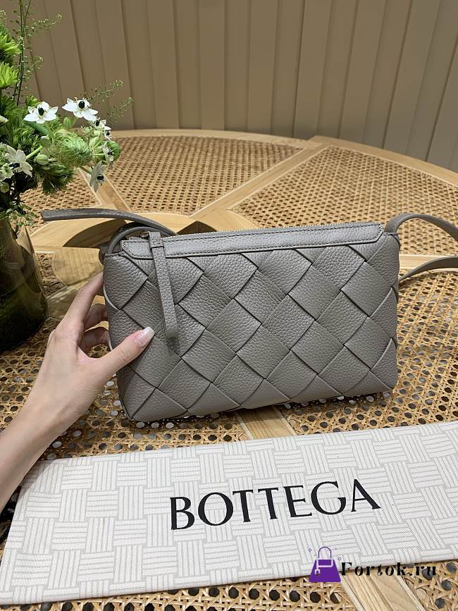 Fortok Bottega Veneta Diago Zipped Messenger Limestone 25*5*15cm  - 1