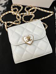 Fortok Chane Mini Quilted Lambskin CC Enamel Clutch with Chain Crossbody Bag White 11cm - 1