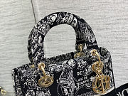 Fortok Dior Medium Lady D-Lite Bag Black and White Plan de Paris Embroidery 24 x 21 x 12 cm - 6