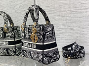 Fortok Dior Medium Lady D-Lite Bag Black and White Plan de Paris Embroidery 24 x 21 x 12 cm - 3