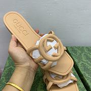 Fortok Gucci Interlocking G Slide Sandals Rubber Beige  - 2