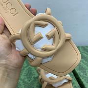Fortok Gucci Interlocking G Slide Sandals Rubber Beige  - 4
