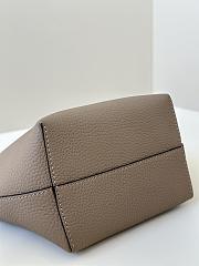 Fortok Fendi Mini Roll Dove grey Selleria mini-bag with 62 hand-sewn topstitches 15.5x11x13cm - 4