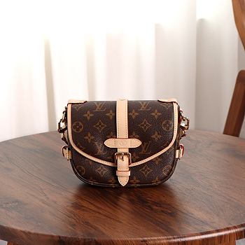 Fortok Louis Vuitton Monogram Saumur BB bag 20 x 16 x 7.5cm