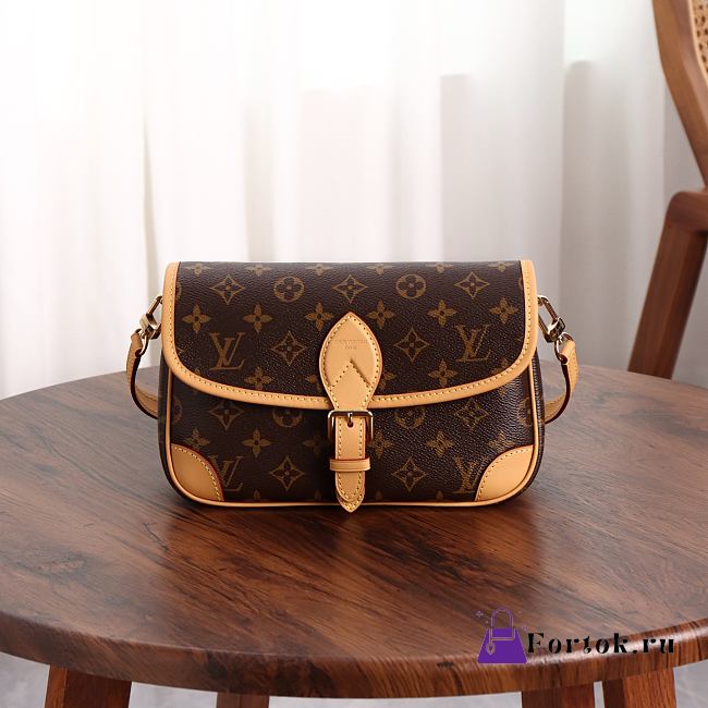 Fortok Louis Vuitton Diane Monogram Canvas handbag 15 x 9 x 24cm - 1
