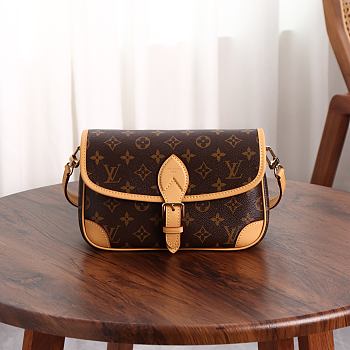 Fortok Louis Vuitton Diane Monogram Canvas handbag 15 x 9 x 24cm