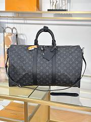 Fortok Louis Vuitton Keepall Bandoulière 50 in Monogram Eclipse canvas 50x29x23cm - 1