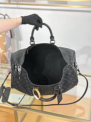 Fortok Louis Vuitton Keepall Bandoulière 50 in Monogram Eclipse canvas 50x29x23cm - 4