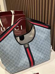 Fortok Gucci Giglio large tote bag in blue and white GG denim with Web trim 60 x 47 x 16cm - 1