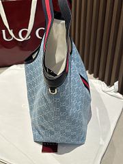 Fortok Gucci Giglio large tote bag in blue and white GG denim with Web trim 60 x 47 x 16cm - 2