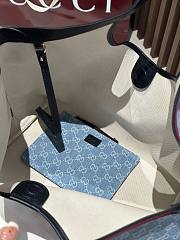 Fortok Gucci Giglio large tote bag in blue and white GG denim with Web trim 60 x 47 x 16cm - 4