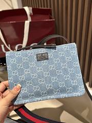 Fortok Gucci Giglio large tote bag in blue and white GG denim with Web trim 60 x 47 x 16cm - 6