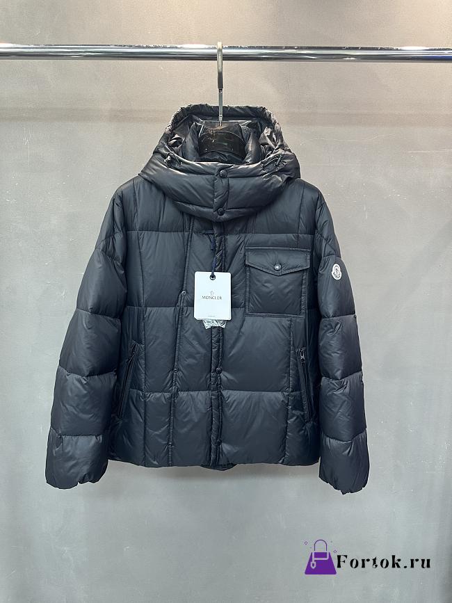 Fortok Moncler black padded hooded coat with a flap pocket  - 1