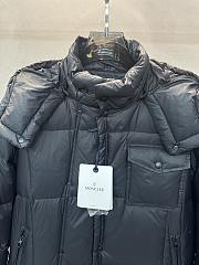Fortok Moncler black padded hooded coat with a flap pocket  - 6