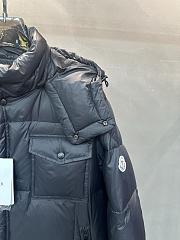 Fortok Moncler black padded hooded coat with a flap pocket  - 5
