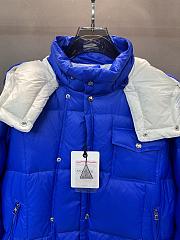 Fortok Moncler blue padded hooded coat with a flap pocket - 3
