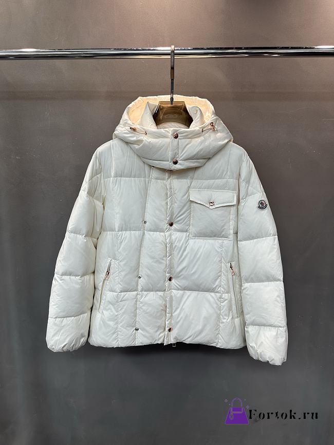 Fortok Moncler White padded hooded coat with a flap pocket - 1