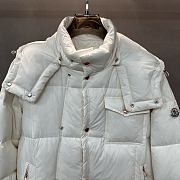 Fortok Moncler White padded hooded coat with a flap pocket - 5
