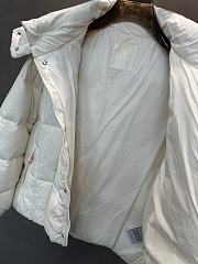 Fortok Moncler Karakorum hooded down jacket in white - 5
