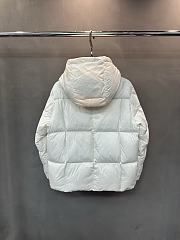 Fortok Moncler Karakorum hooded down jacket in white - 2